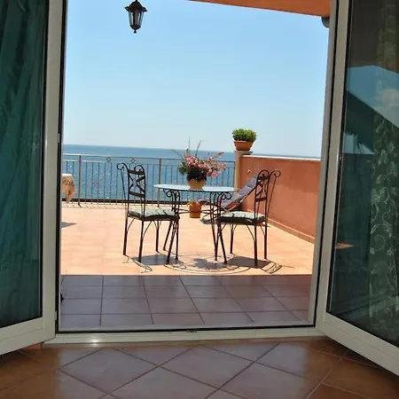 Ξενοδοχείο με διαμερίσματα Fondaco Parrino Mare 3*