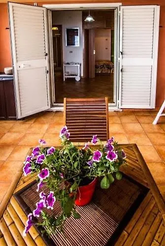 Ξενοδοχείο με διαμερίσματα Fondaco Parrino Mare 3*